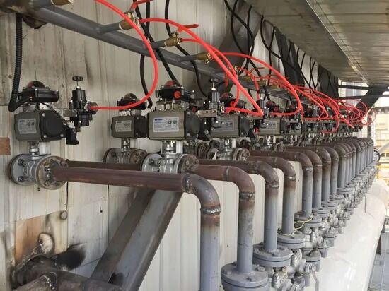 플라팅 볼 밸브와 직선 횡단 밸브가 있는 스키드 장착 장비